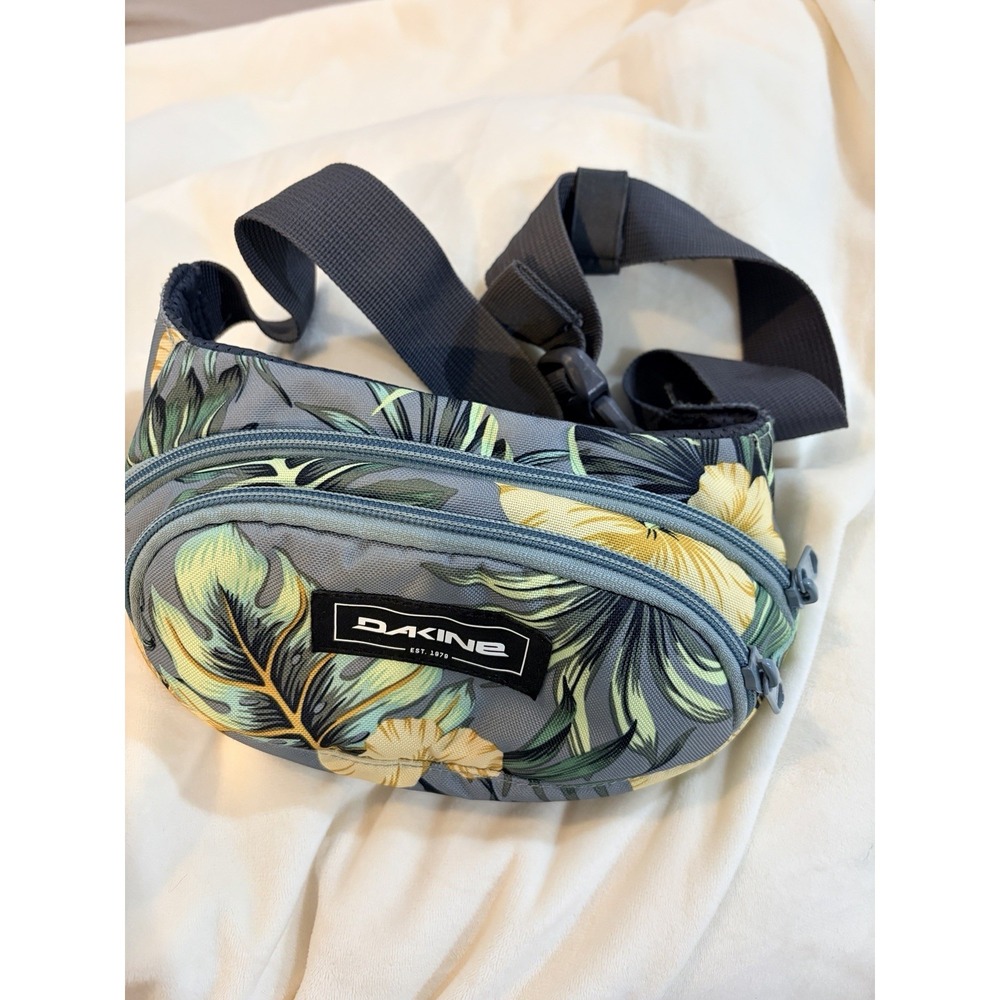 Dakine hip pack